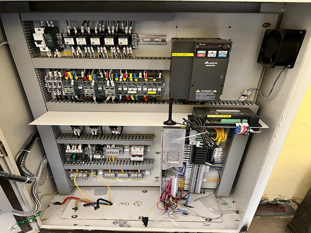 Variable frequency drive (VFD) panels